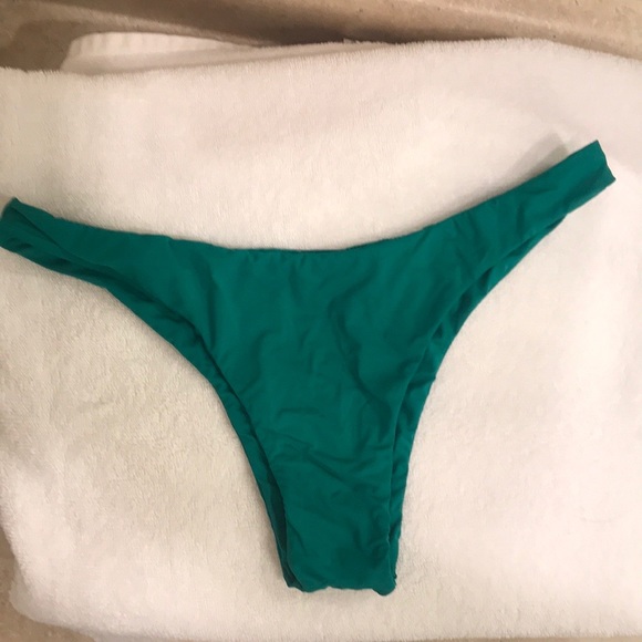 Island Glow Kiwi set scoop top & thong bottom - Picture 5 of 5